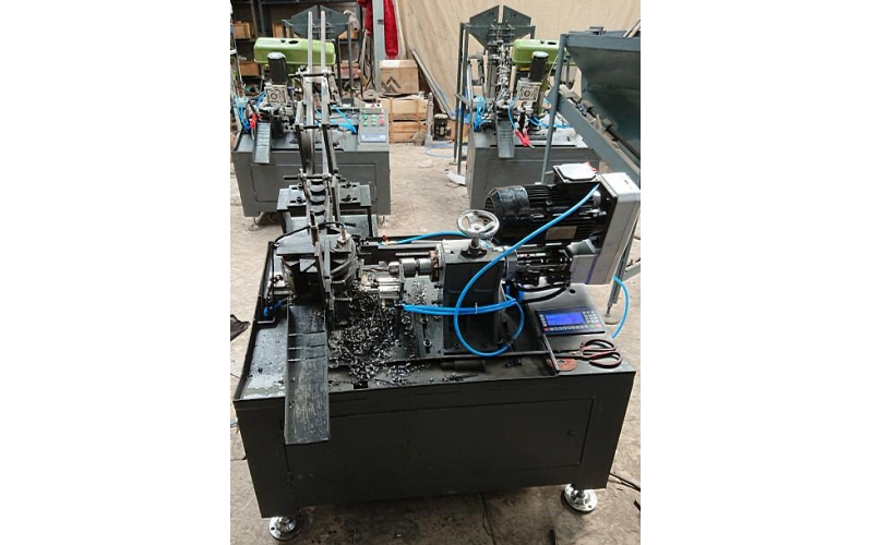 大銷軸、大螺栓自動鉆孔機-滑道送料