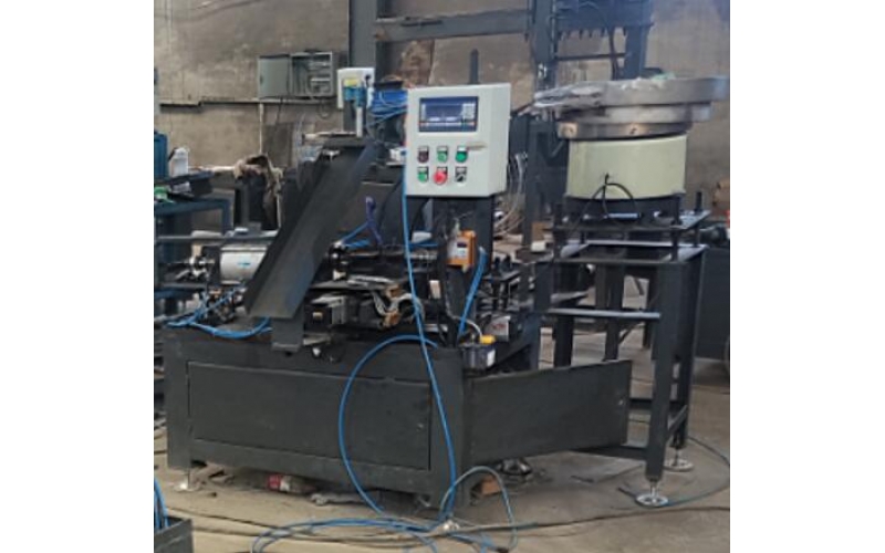 銷軸車槽-大嘴巴夾頭自動單軸伺服儀表車床