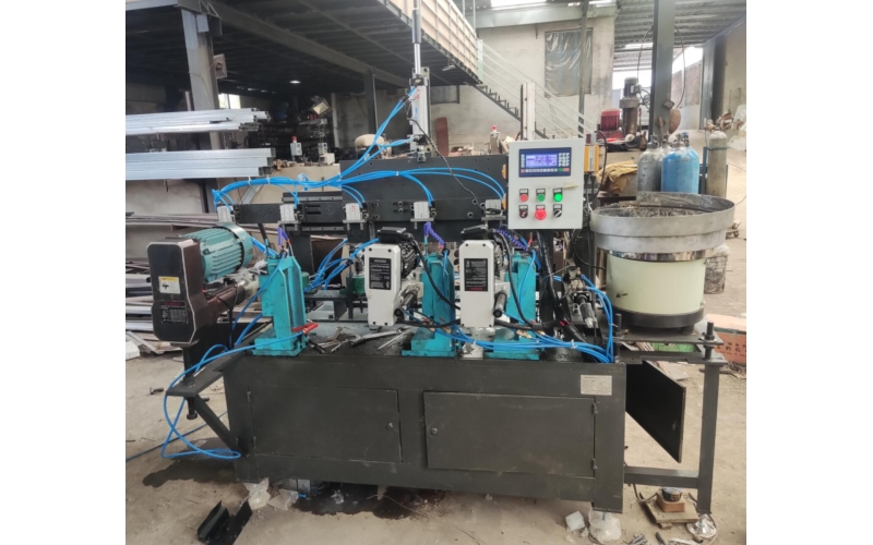 兩孔園棒-四軸鉆孔倒角攻絲機