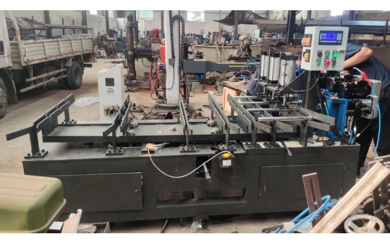 園棒-打中心孔鉆孔攻絲機